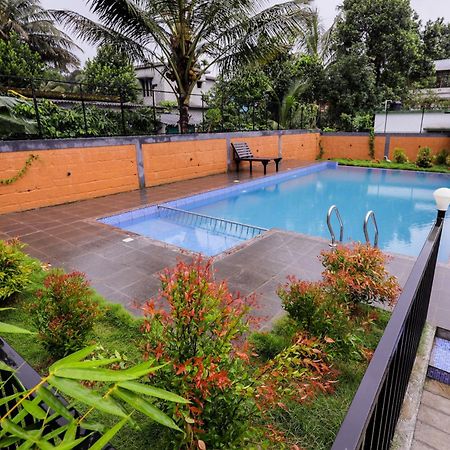Sky Blue Homestay With Pool Vythiri Exterior photo